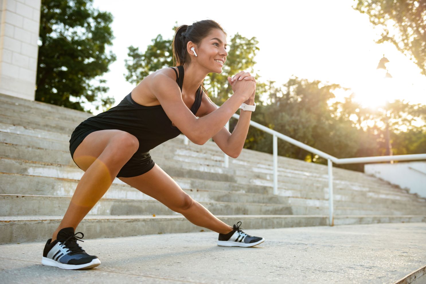 Preparador físico en Ibiza entrenando al aire libre